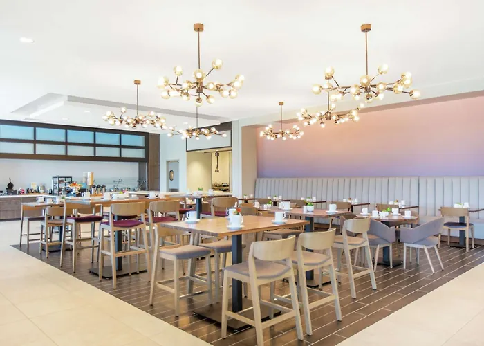 Hilton Garden Phoenix Hotel 3*